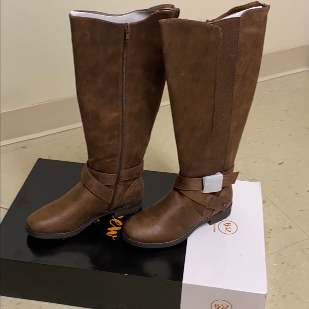 Brand new boots, never worn, size 6 women’s
